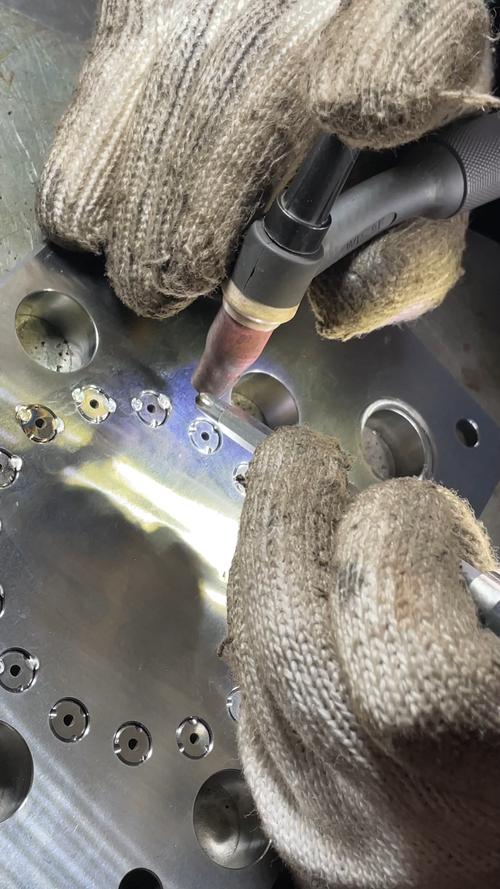 不锈钢薄板冷焊机（不锈钢冷焊机焊接视频教程）