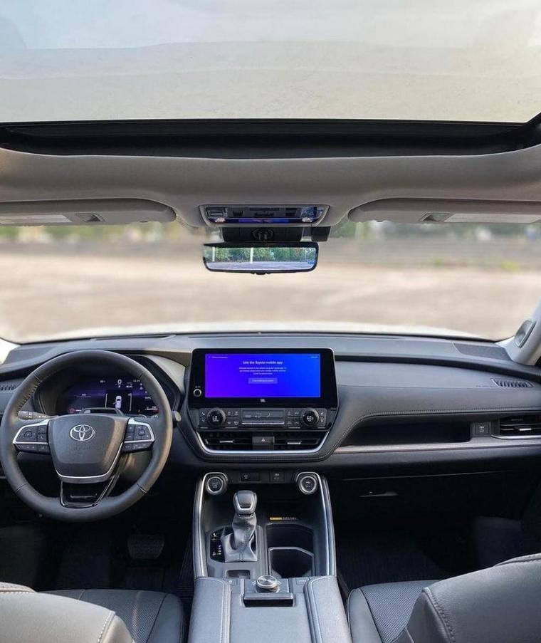 丰田汉兰达汽车(丰田汉兰达汽车中控显示屏)