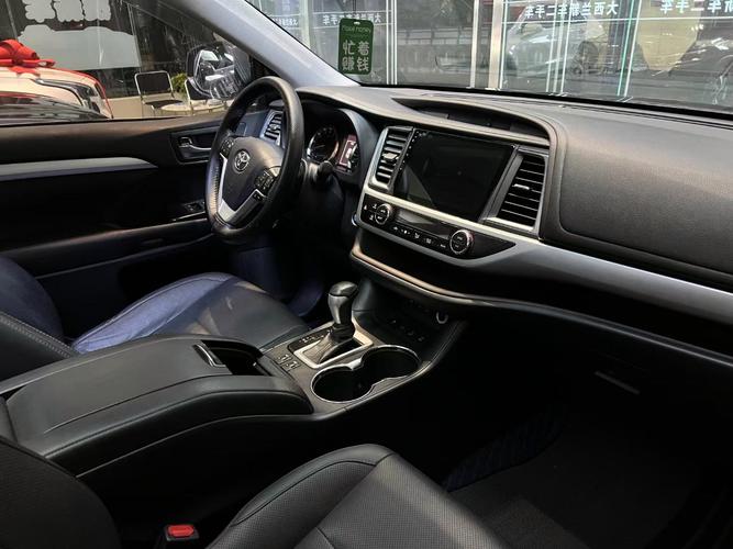 丰田汉兰达汽车(丰田汉兰达汽车中控显示屏)