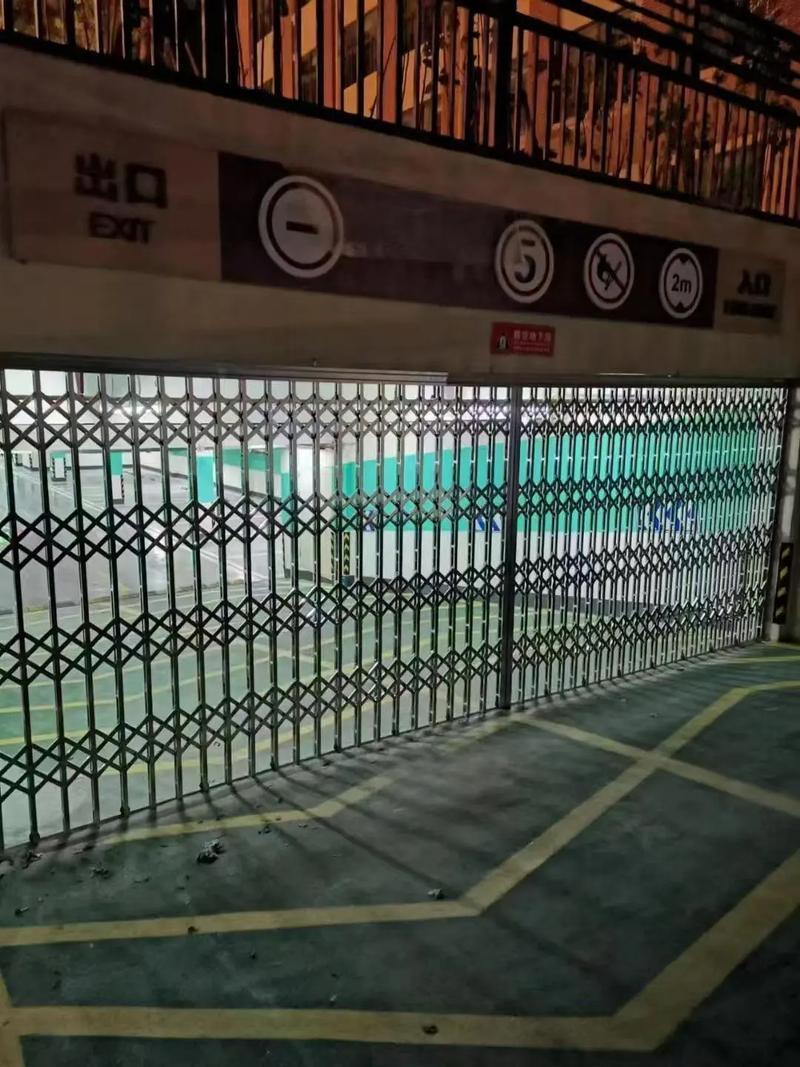 不锈钢拉闸门价格(不锈钢拉闸门厚度规格)