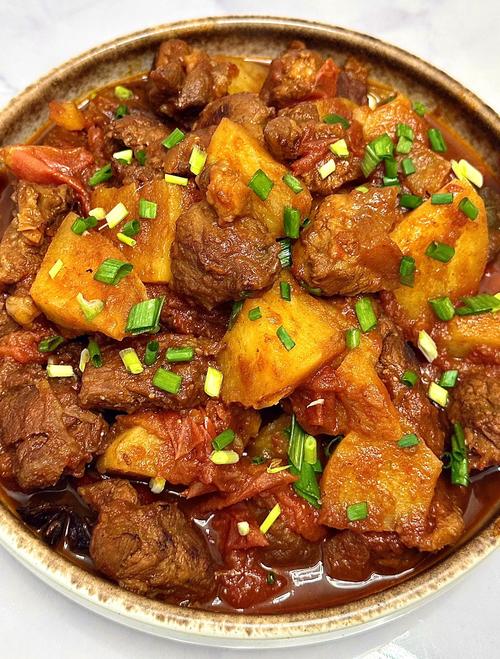 西红柿炖牛腩的做法（西红柿炖牛腩的做法最正宗的做法）