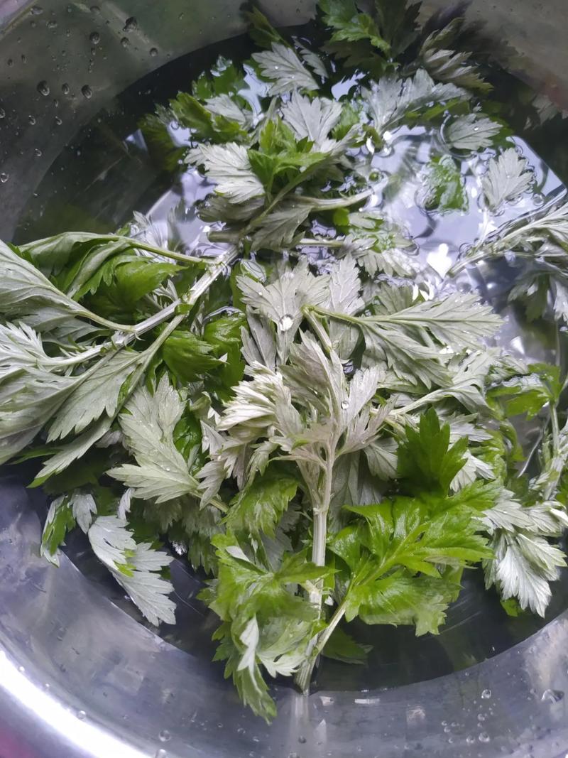 艾叶煮鸡蛋的做法（艾叶煮鸡蛋的做法大全）